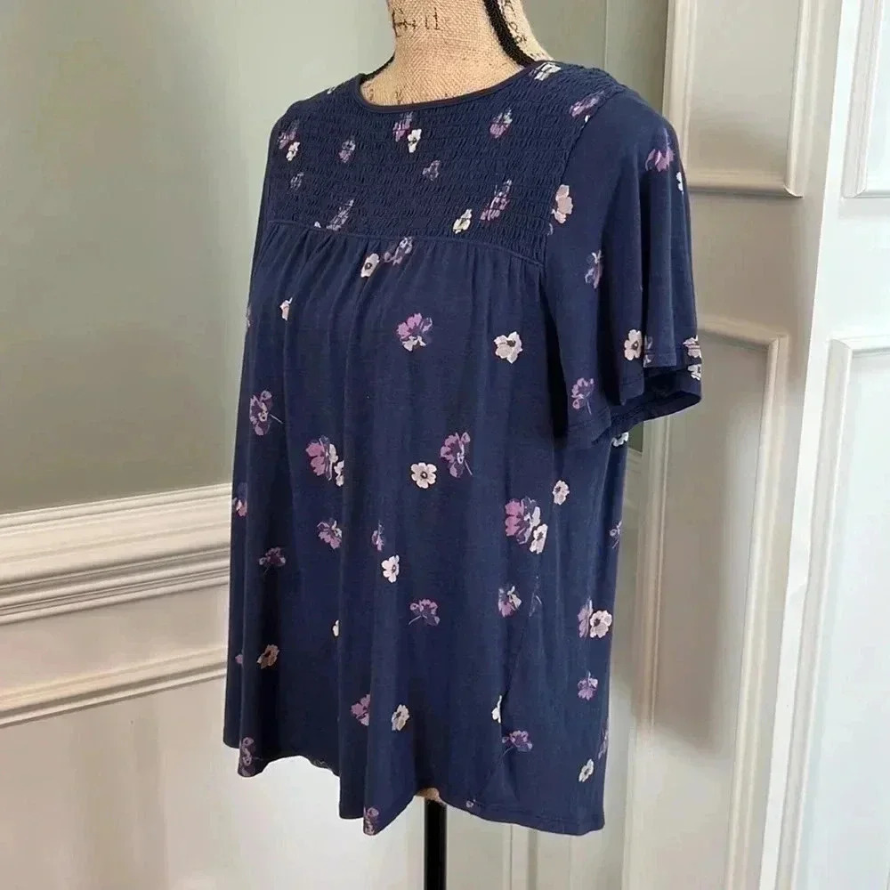 Old Navy Blue Floral Smocked Babydoll Top | Size SP PTP 21” - Picture 5 of 11